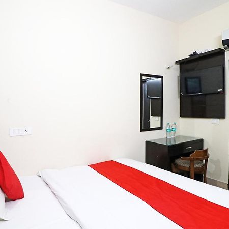 Hotel Westend Holiday Home 5 Mint From Nizamuddin Railway Station ニューデリー エクステリア 写真