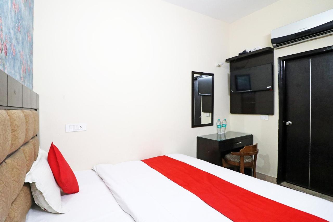 Hotel Westend Holiday Home 5 Mint From Nizamuddin Railway Station ニューデリー エクステリア 写真
